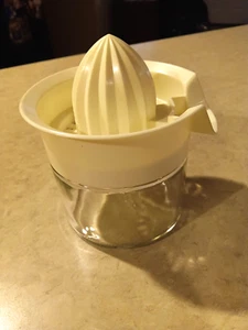 Vintage Gemco Citrus Lemon Juicer Glass Jar Screw On Lid Built In Spout WHITE US - Picture 1 of 8