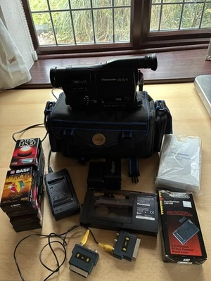 Panasonic RX1 Camcorder 14x Camera, Charger, Bag, Discharger, Adaptor, Tapes - Image 1 of 4