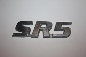 1996-2002 TOYOTA 4RUNNER SR5 REAR LIFT TAIL GATE HATCH EMBLEM NAMEPLATE - Bild 1 von 1