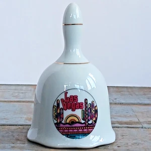 Campana de recuerdo de cerámica vintage de Las Vegas de 3′′ - escena de cactus iridiscente, como nueva - Imagen 1 de 5