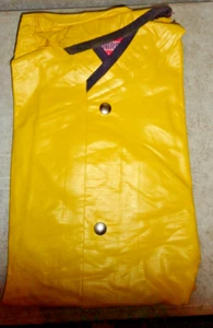 UNIROYAL PVC RAYNSTER SIZE SMALL RAIN COAT **** - Picture 1 of 2