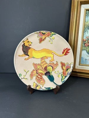 Placa coleccionable anthropologie House of Hackney león saltador.  8,25” Foto 1 de 4