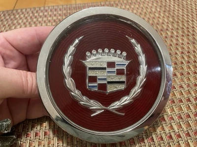 Cubierta de rueda de alambre Cadillac 1989-1993 emblema central de colección (ON-25-370) Foto 1 de 4