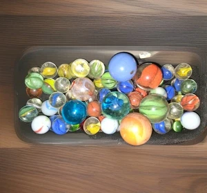 Lot Of BEAUTIFUL Vintage Marbles Colorful Played - Picture 1 of 4