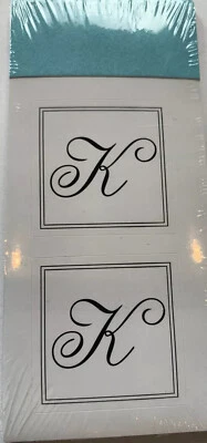 "Letra K sello cursivo monograma inicial sobre pegatina graduación Gartner 1""" Foto 1 de 4