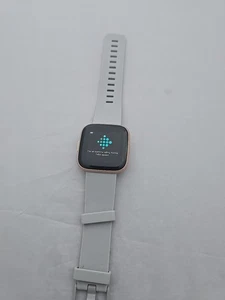 Fitbit Versa 2 Health & Fitness Smartwatch Voice Control Sleep Score Music AB65 - Picture 1 of 5