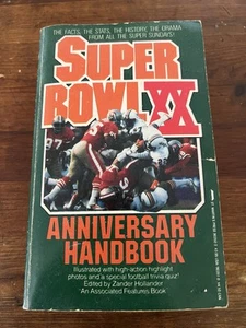 Libro de fútbol americano vintage de 1980 Super Bowl 20 aniversario manual 1985 NFL - Imagen 1 de 13