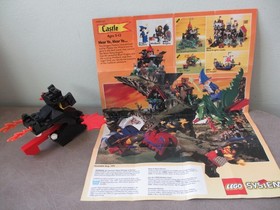 Lego Castle 6082 Fire Breathing Fortress Black Dragon Head Red Wings w/ Brochure