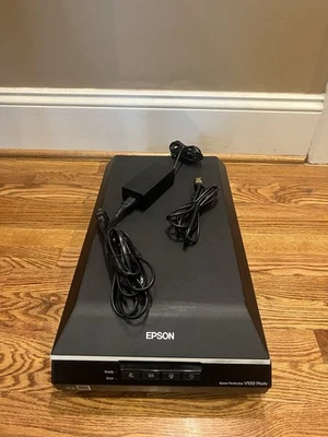 Epson Perfection V550 Photo Scanner With Power Adapter Tested J252B - Image 1 of 4
