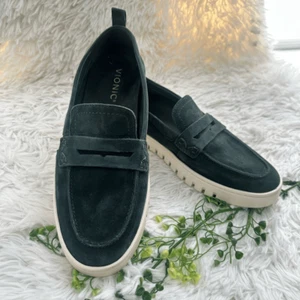 Vionic Women's Uptown Loafer in Scarab Green Waxed Suede size 8.5 Comfy - Picture 1 of 8