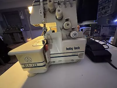 VINTAGE BABY LOCK SERGER BL4-428! EXCELLENT CONDITION / LIGHTLY USED - Image 1 of 4