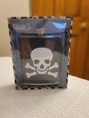 NUEVO EN CAJA 7 OZ. FRASCO NEGRO ADORNO DORADO. DEPICANDO CRÁNEO Y HUESO. Foto 1 de 2