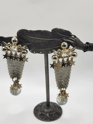 Brincos com clipe de corrente KIRKS FOLLY orbe de cristal enfeite de estrelas caixa original 4" - Imagem 1 de 4