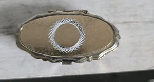 Portapillole/custodia vintage metallo sconosciuto 2 pollici lunghezza HONG KONG USATO IN OTTIME CONDIZIONI - Foto 1 di 5