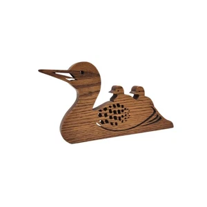 Lasergeschnittener flacher wendbarer Loonie aus Holz 9,5 x 5 Zoll mit Babys Vogel - Bild 1 von 6