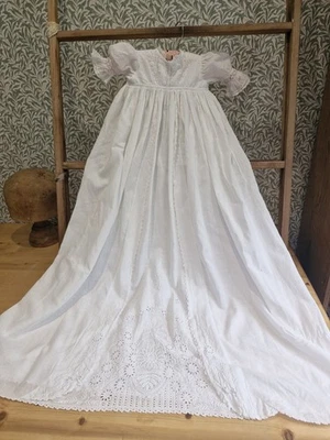 VESTIDO DE BAUTIZO VICTORIANO BORDADO A MANO ALGODÓN BORDADO ANTIGUO Inglés  Foto 1 de 4