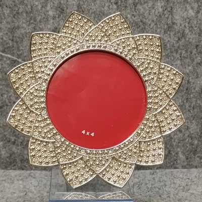 Marco de fotos plateado con forma de flor de girasol para mesa colgante de piedras transparentes 4x4 Foto 1 de 4