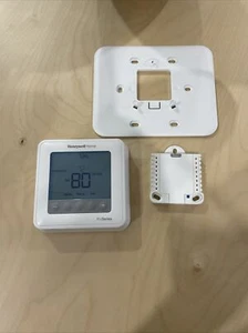 Honeywell T6 Pro Programmable Thermostat (TH6320U2008) - Picture 1 of 7