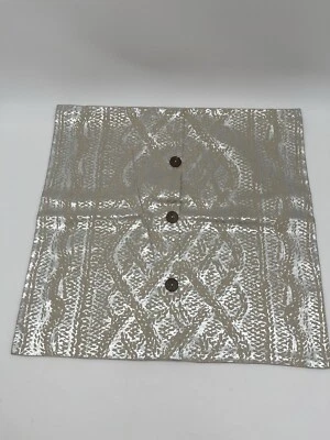 Capas de travesseiro West Elm padrão de tecido metálico botões de casca de coco 18x18 em excelente estado usado - Imagem 1 de 3