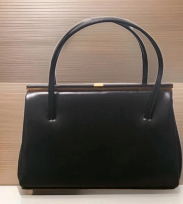 Bolso de mano formal negro de charol de los años 60 con cierre dorado y marco Elbief Foto 1 de 4