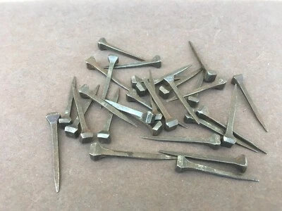 30 anciens clous à ferrer / Tête carrée / Forgé / Quincaillerie - Photo 1/4