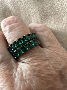 Double Tiers Of Emerald Green Cubic Zirconia Stones On A Black Band Size 7 - Picture 1 of 10