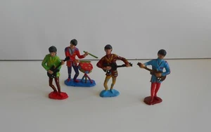 THE BEATLES PLASTIC FIGURES 4 PIECES JOHN, PAUL GEORGE AND RINGO HIPPIE - Picture 1 of 5