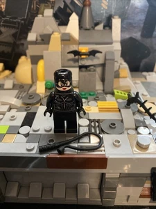 NEU - NICHT MEHR PRODUZIERT - LEGO Catwoman genähter Anzug mit Peitsche, Minifigur sh0885, (76252) - Bild 1 von 2