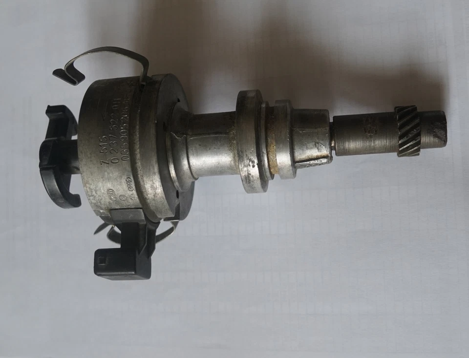 AUDI OEM Bosch Ignition Distributor for AUDI 100 - 5000 035905206AF - Image 1 of 1