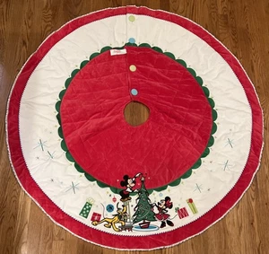 Disney store MICKEY & MINNIE & Pluto  2014 Christmas Tree Skirt  53" Velvet EUC - Picture 1 of 16