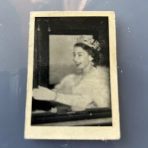 QUEEN ELIZABETH RARE trading CARD 1953 Type 13 - Picture 1 of 2