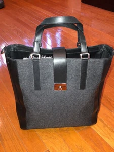 $1550 Tiffany & Co CUERO LISO Y LANA GRIS CONNER SLIM TOTE Bolso para Laptop Usado en Excelente Condición - Imagen 1 de 12
