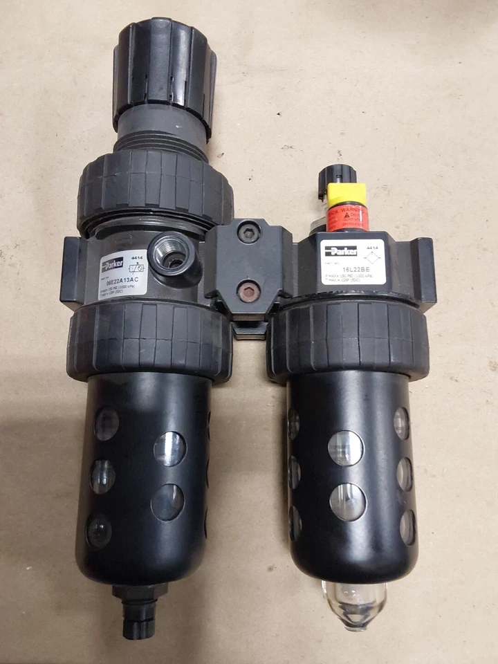 Parker (06E22A13AC) 1/2" NPT Port 40 µm Manual Compressed Air Filter  - Image 1 of 4