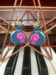 Alternative Horror Halloween Hexe HAKEN Ohrringe Bombe Totenkopf Modeschmuck - Bild 1 von 1
