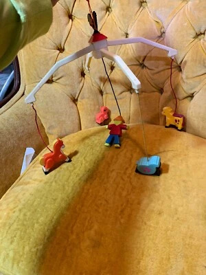 De colección Fisher Price Cuna Móvil Top Vaca Granjero Caballo Cerdo Gallo Rojo Azul Blanco Foto 1 de 4