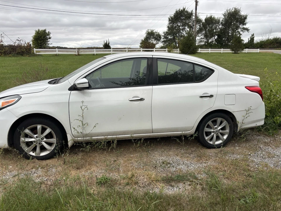 Nissan Versa 2017 (sin título) (solo piezas) Foto 1 de 3