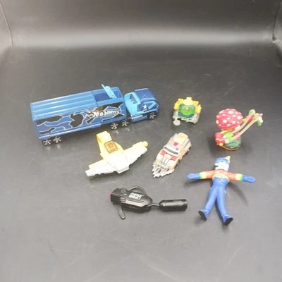 VTG MISC. Hot Wheels Matchbox  Skylander Transformer Lot of 7 - cars etc mix  - Image 1 of 4