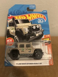 2018 Hot Wheels '15 Labd Rover Defender Double Cab Tan 31/365 - Picture 1 of 3