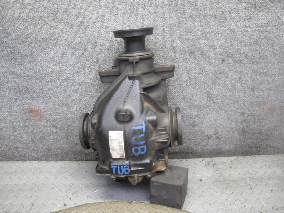 01-06 BMW E46 330i 330Ci A/T REAR DIFFERENTIAL CARRIER 3.38 RATIO 7505393 OEM - Image 1 of 4
