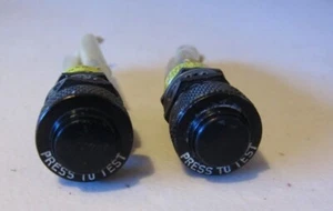 2 Vintage Aircraft Press to Test Indicator Lights Lamps Marco MS25041-7 GREEN - Picture 1 of 3