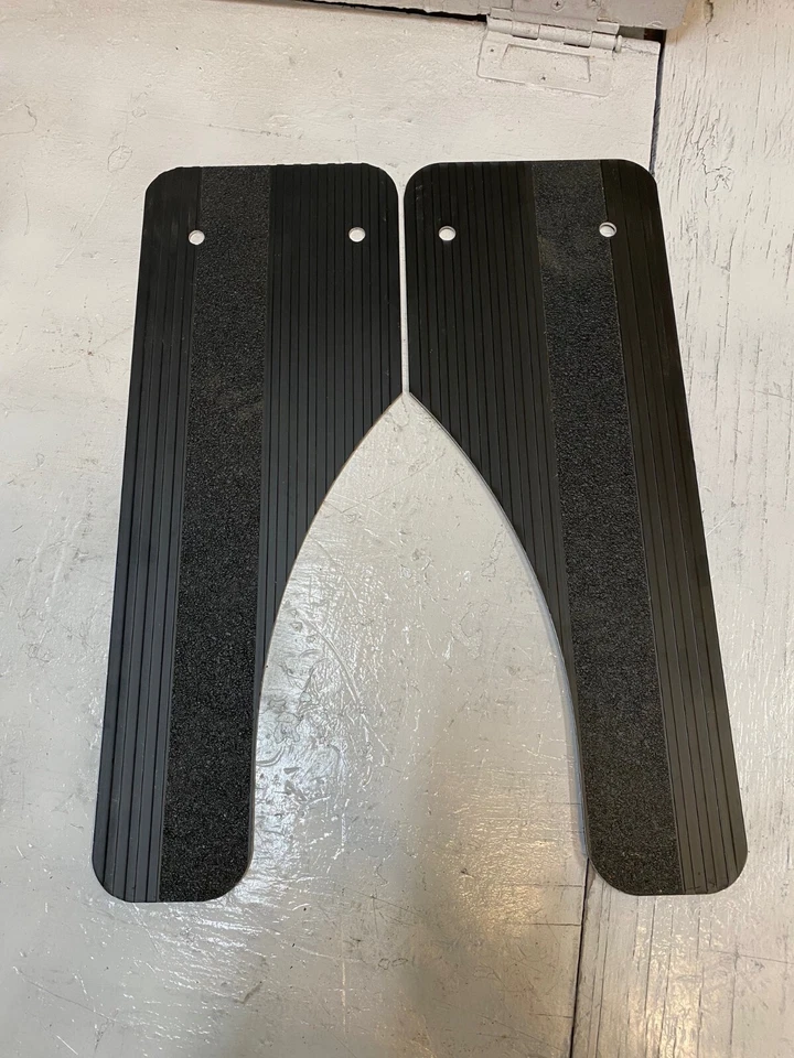 Deflecta Shield Running Boards Chevy 1500-3500 Extended Cab '99 & Newer - Image 1 of 4