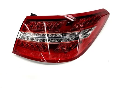 2010-2013 Mercedes W207 E400 E350 Passenger Side Taillight OEM A2079060458 - Image 1 of 4