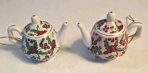 Miniatur Porzellan Stechpalme Teekanne Ornament 2 im Set rosa grün  - Bild 1 von 9