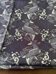 Tela de pez koi asiático 44x36 pulgadas/1 yarda Chinoiserie azul marino - Imagen 1 de 5
