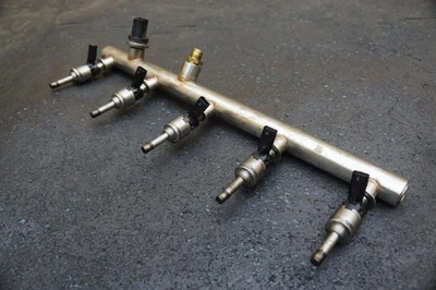 Juego de 5 inyectores de combustible y tubo de riel para conductor izquierdo 07L133315S Audi R8 Lms GT4 2018 Foto 1 de 4