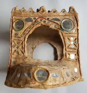 INDE / BEL AUTEL POUR DIVINITES DOMESTIQUES EN PAPIER MACHE / POILS DE CHAMEAU - Foto 1 di 6