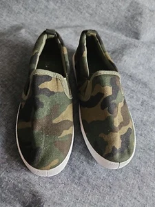 Childrens Size UK 2 / EU 35 Green Canvas Camoflague Slip On Pumps from Primark - Picture 1 of 5