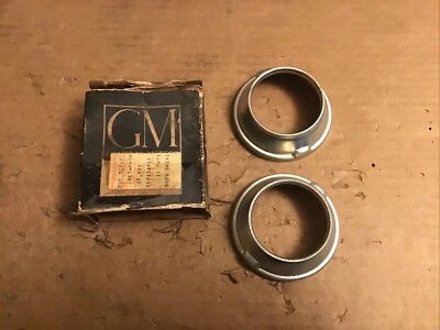 Par de retenedores de cojinete de eje de transmisión para camioneta GMC y Chevy 1955-56 nuevo de stock  Foto 1 de 4