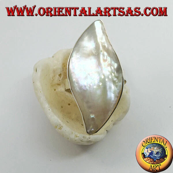 Anello in Argento 925‰ con madreperla ovale sinuosa regolabile (free size) - Immagine 1 di 1