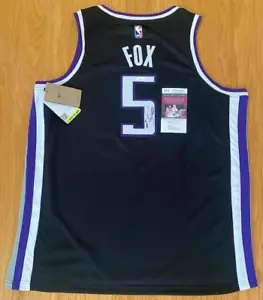 MAGLIA DE'AARON FOX FIRMATA AUTO NIKE SWINGMAN ICON JSA *SACRAMENTO KINGS/SPURS* - Foto 1 di 3